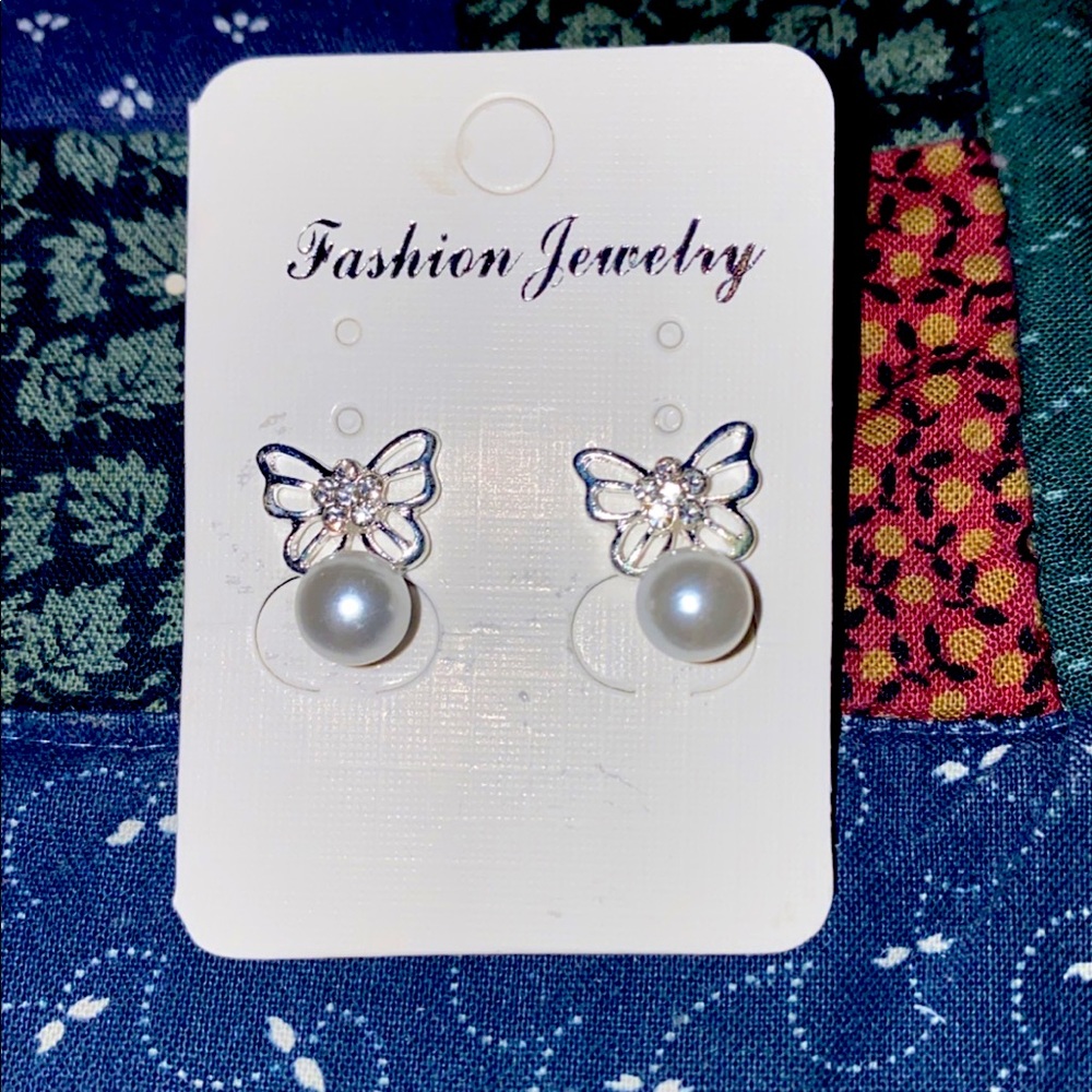 Pearl earrings